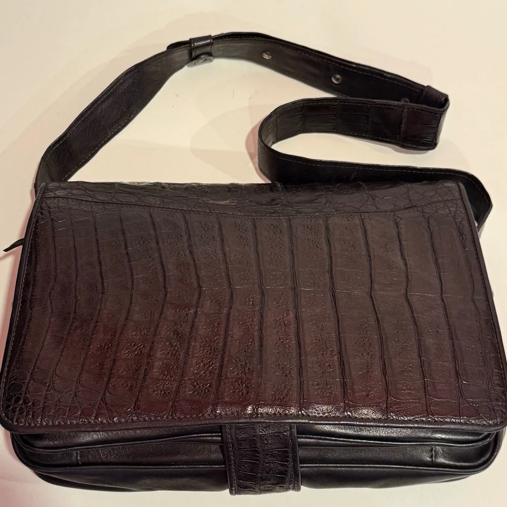 Donna Karan New York Black Leather Messenger Style Shoulder Bag RARE